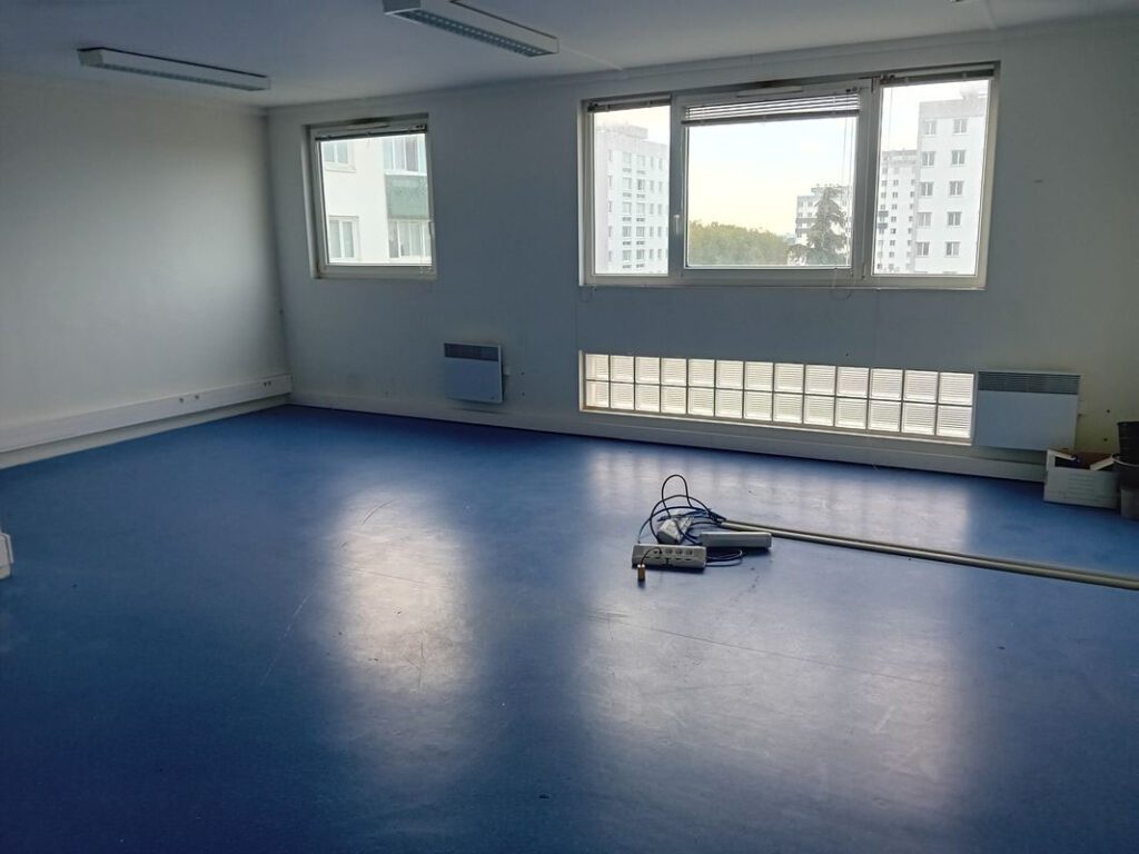 Intérieur du local de 44m2 de la Tour Bergson à Lens