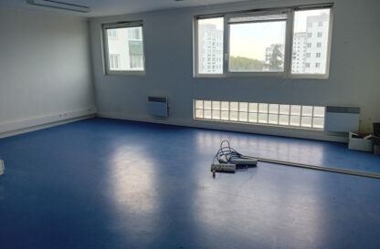 Intérieur du local de 44m2 de la Tour Bergson à Lens