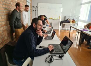 De gardiens à créateurs de jeux vidéo pour favoriser l’inclusion numérique dans les quartiers